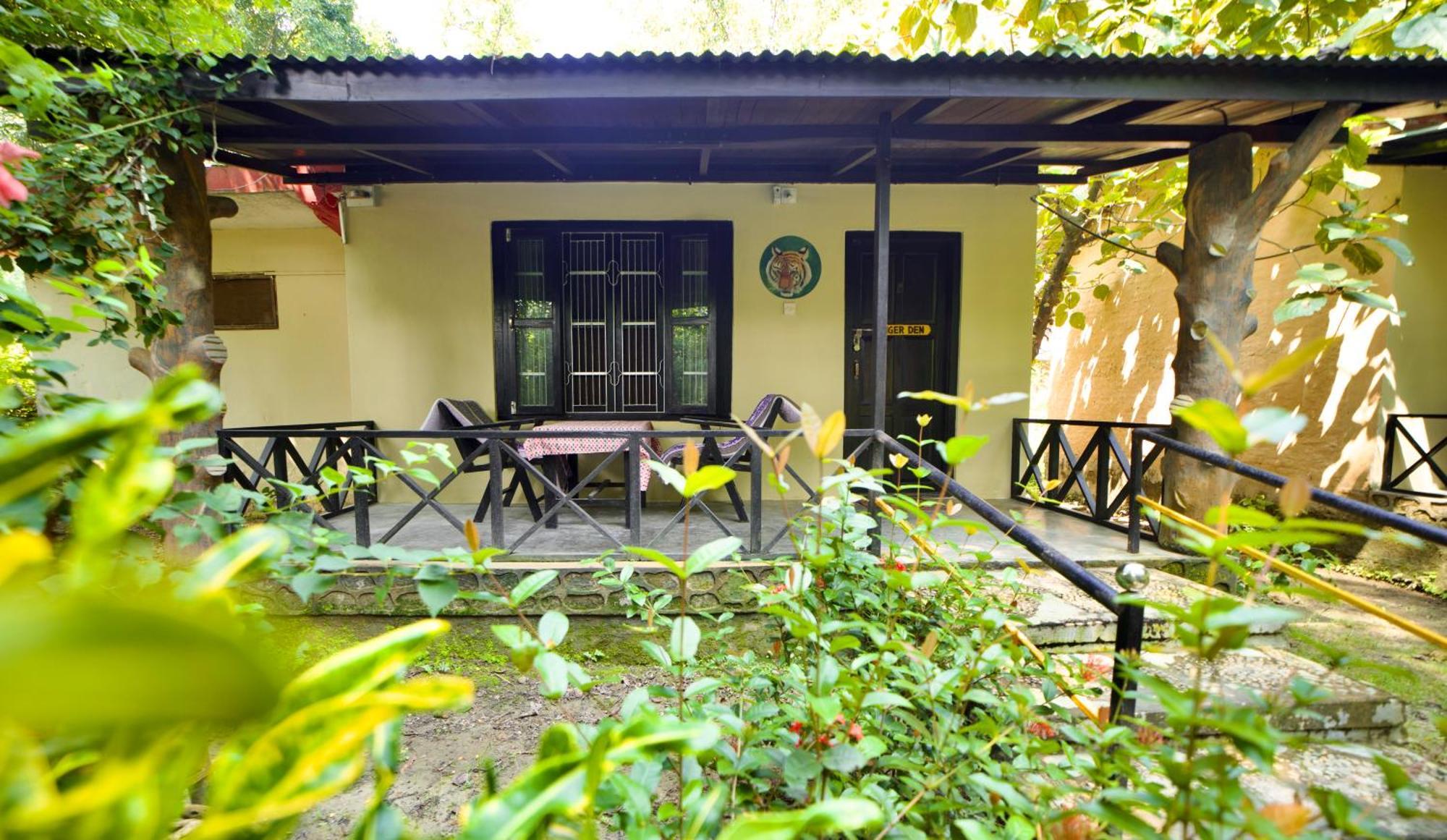 Chitwan Gaida Lodge - Animal Lovers & Birdwatchers Paradise Sauraha Exterior foto